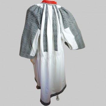 Tenue traditionnelle d'Olténie tissée à la main