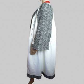 Tenue traditionnelle d'Olténie tissée à la main