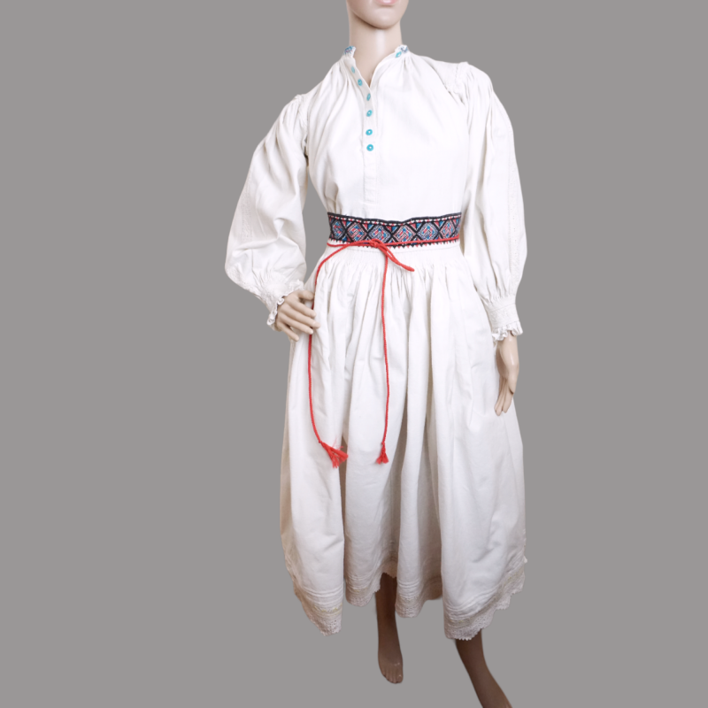 Traditionella rumänska kläder från Transsylvanien, antika rumänska folkkläder Traditionella rumänska kläder från Transsylvanien, antika rumänska folkkläder