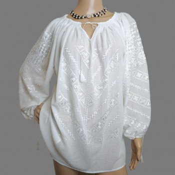 Blouse brodée à la main blanche, blouse roumaine faite à la main