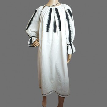 Rochie traditionala romaneasca veche lucrata manual