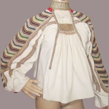 Chemisier bulgare antique du Banat Roumanie, chemisier folklorique avec broderies métalliques