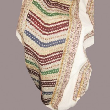 Chemisier traditionnel de Roumanie avec de magnifiques broderies métalliques faites à la main