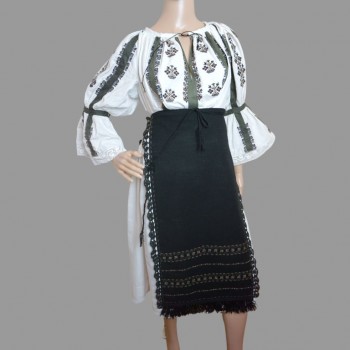Costum popular autentic vechi din zona Sibiu Valcea