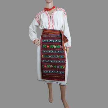 Old traditional Romanian clothing from Oltenia