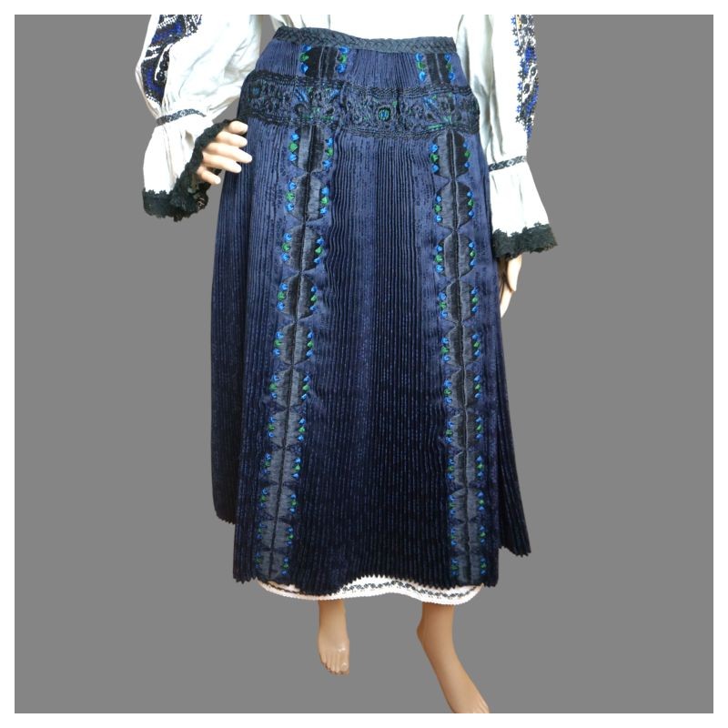 Vintage rumänische traditionelle Faltenschürze aus Siebenbürgen Vintage rumänische traditionelle Faltenschürze aus Siebenbürgen