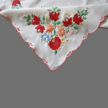 Håndbroderet vintage rumænsk dug