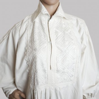 Chemise folklorique roumaine avec broderie blanche à la main de Transylvanie