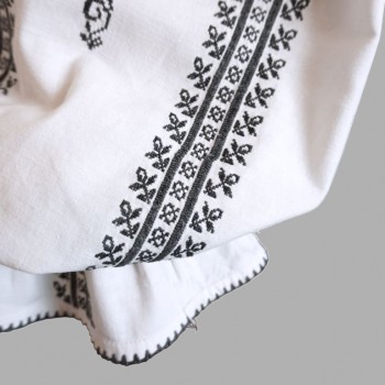 Costume traditionnel roumain fait main de Sibiu, Transylvanie