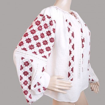 Blouse roumaine faite à la main avec broderie à la main bordeaux-argentée