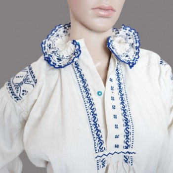 Handgefertigtes rumänisches Vintage-Kostüm von Bihor