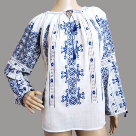 Handbroderad rumänsk blus med Life Tree-mönster