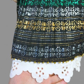 手作りのルーマニアの伝統的な服：手刺繍のルーマニアのブラウス、アンダースカート、手作りのプリーツスカート