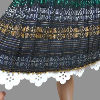 手作りのルーマニアの伝統的な服：手刺繍のルーマニアのブラウス、アンダースカート、手作りのプリーツスカート