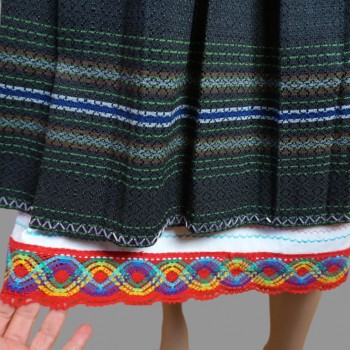 Une tenue folklorique roumaine vintage d’Olténie