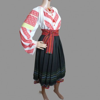 Ancien costume traditionnel roumain fait main d'Olténie