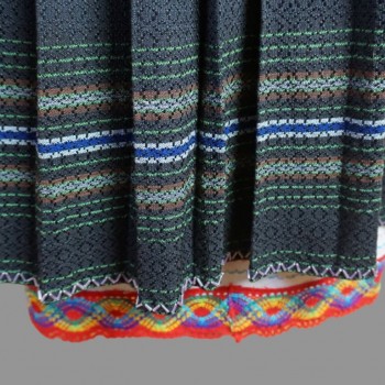 Une tenue folklorique roumaine vintage d’Olténie