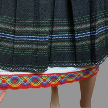 Une tenue folklorique roumaine vintage d’Olténie