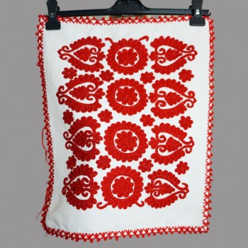 Feta de perna maghiara cu broderie rosie din Torocko, Transilvania
