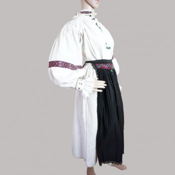 Authentic Romanian folk costume from Transylvania , Salaj