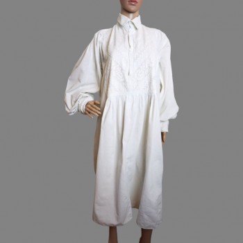Camisa popular rumana bordada a mano de Transilvania