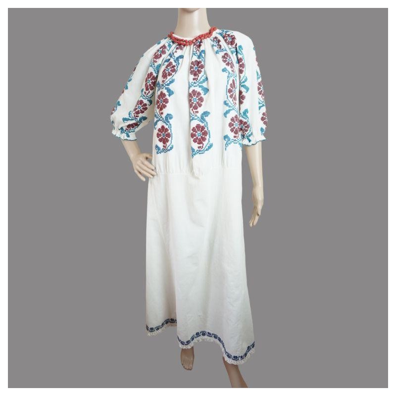 Vestido tradicional rumano vintage hecho a mano de Oltenia Vestido tradicional rumano vintage hecho a mano de Oltenia