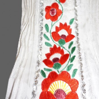 Sort traditional romanesc sau maghiar brodat manual si plisat din zona Cluj