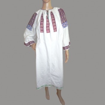 Vestido rumano antiguo bordado a mano de Oltenia