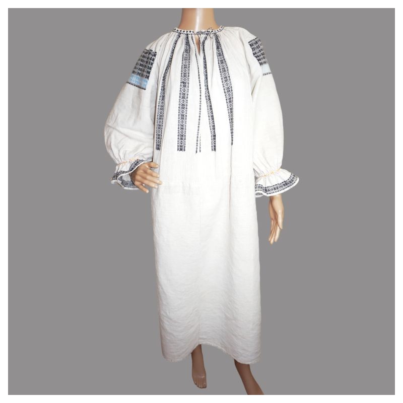 Rochie traditionala romaneasca in stil vechi din Oltenia lucrata manual pe canepa Rochie traditionala romaneasca in stil vechi din Oltenia lucrata manual pe canepa