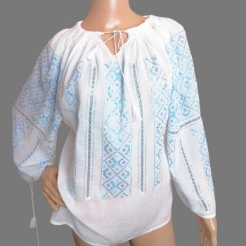 Handbestickte rumänische Bluse mit blauer Seidenstickerei