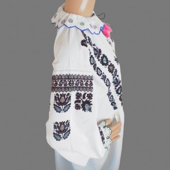 Robe croate traditionnelle vintage faite à la main de Roumanie