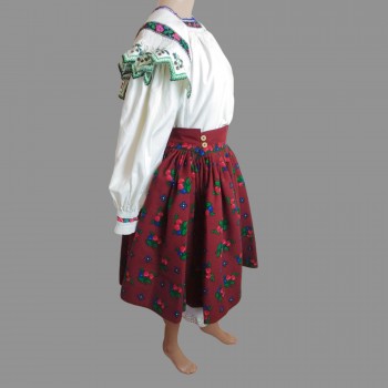 Costume folklorique roumain vintage fait à la main de Maramures