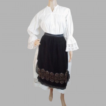 Alte traditionelle rumänische Kleidung aus dem Banat – rumänische Volkstracht
