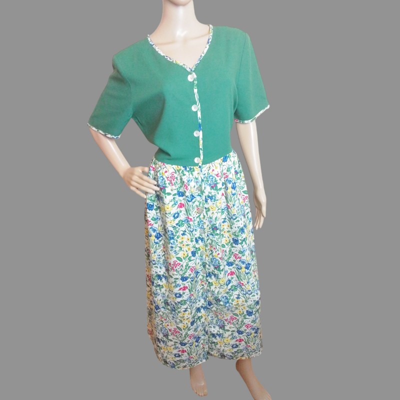 Vestido dirndl con flores para la Oktoberfest: vestido tradicional sajón alemán Vestido dirndl con flores para la Oktoberfest: vestido tradicional sajón alemán