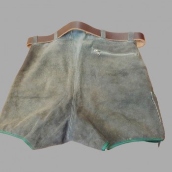 Vintage deutsche Lederhosen – grüne Ledershorts fürs Oktoberfest
