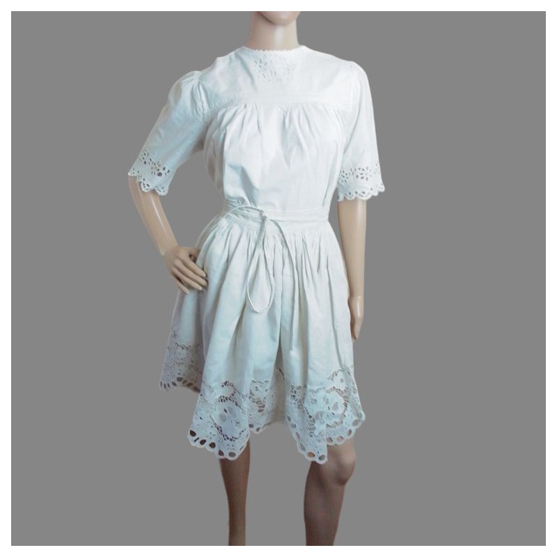 Rumänische Vintage-Bluse mit Cutwork-Stickerei und Rock aus Siebenbürgen, Arad Rumänische Vintage-Bluse mit Cutwork-Stickerei und Rock aus Siebenbürgen, Arad