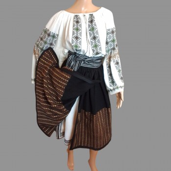 Traditional Romanian clothing - old handmade  Romanian folk attire from Oltenia