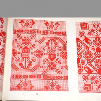 125 Hungarian Folk Cross-Stitch Patterns by Csulak Magda