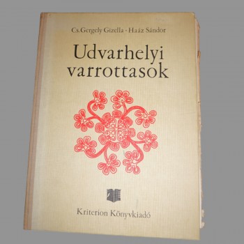 Udvarhelyi Varrottasok – Ungarsk folkebroderi fra Odorhei (1976)