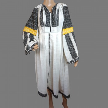 Ie romaneasca veche autentica cu poale brodate manual - Rochie traditionala romaneasca lucrata manual