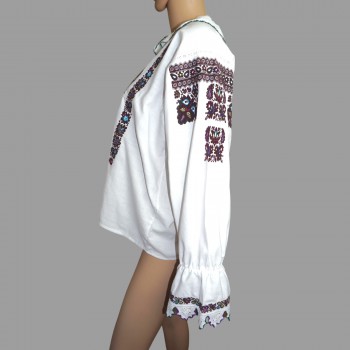 Blusa tradicional croata bordada a mano de Rumanía