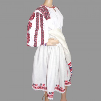Costum popular romanesc foarte vechi din Sicula, Arad, masura M-L sau L