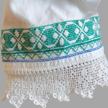 Vintage Romanian Folk Costume from Banat’s Cărbunari Region - Handcrafted Dress with Wool Aprons and Belt