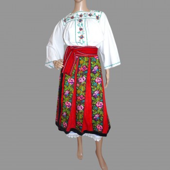 Authentisches rumänisches Vintage-Volkskostüm mit handgesticktem Kleid und traditionellem Wollrock