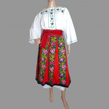 Autentisk vintage rumænsk folkekostume med håndbroderet kjole og traditionel uldnederdel