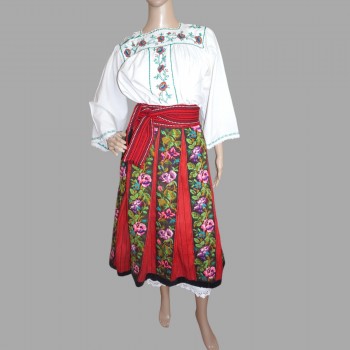 Autentisk vintage rumænsk folkekostume med håndbroderet kjole og traditionel uldnederdel
