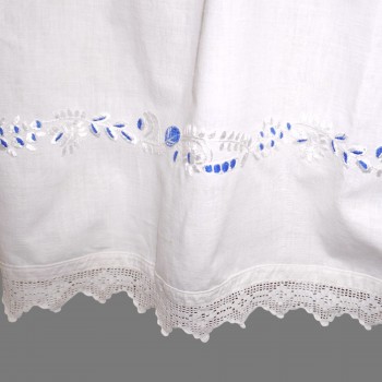 青と白の刺繍が施された美しい伝統的なルーマニアの衣装 - サイズ XS (EU 34-36)