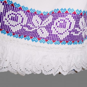 Handgefertigte rumänische Vintage-Tracht mit rumänischer Bluse, Rock und Schürze