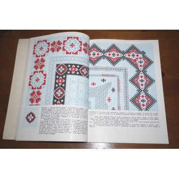 Geschick und Tradition – Vintage-Buch über rumänische Volkskunst von Livia Tichindelean