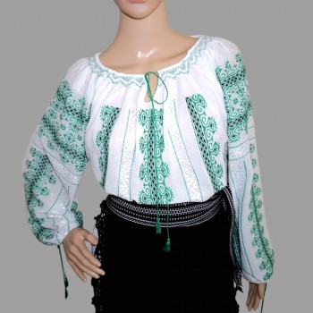 Handgjord rumänsk traditionell dräkt med grön broderad rumänsk blus
